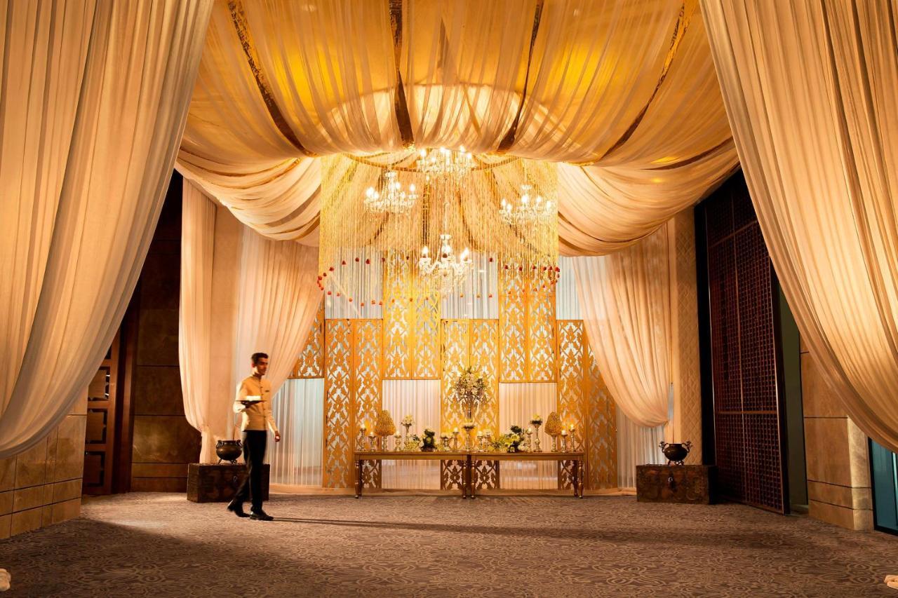 Jw Marriott Hotel New Delhi Aerocity Εξωτερικό φωτογραφία The lobby of the Ritz-Carlton, Dubai
