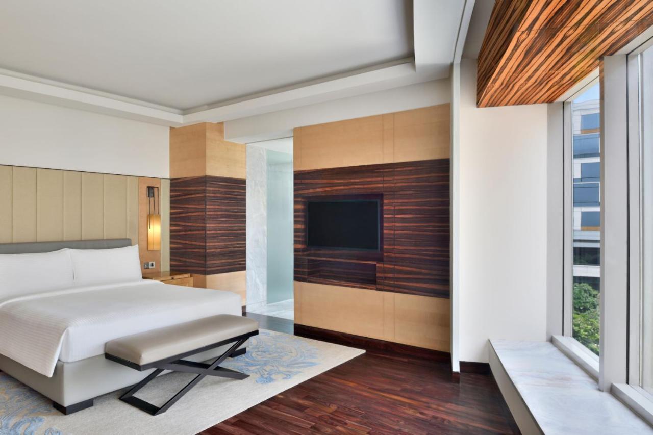 Jw Marriott Hotel New Delhi Aerocity Εξωτερικό φωτογραφία A bedroom at the Westin Mumbai International