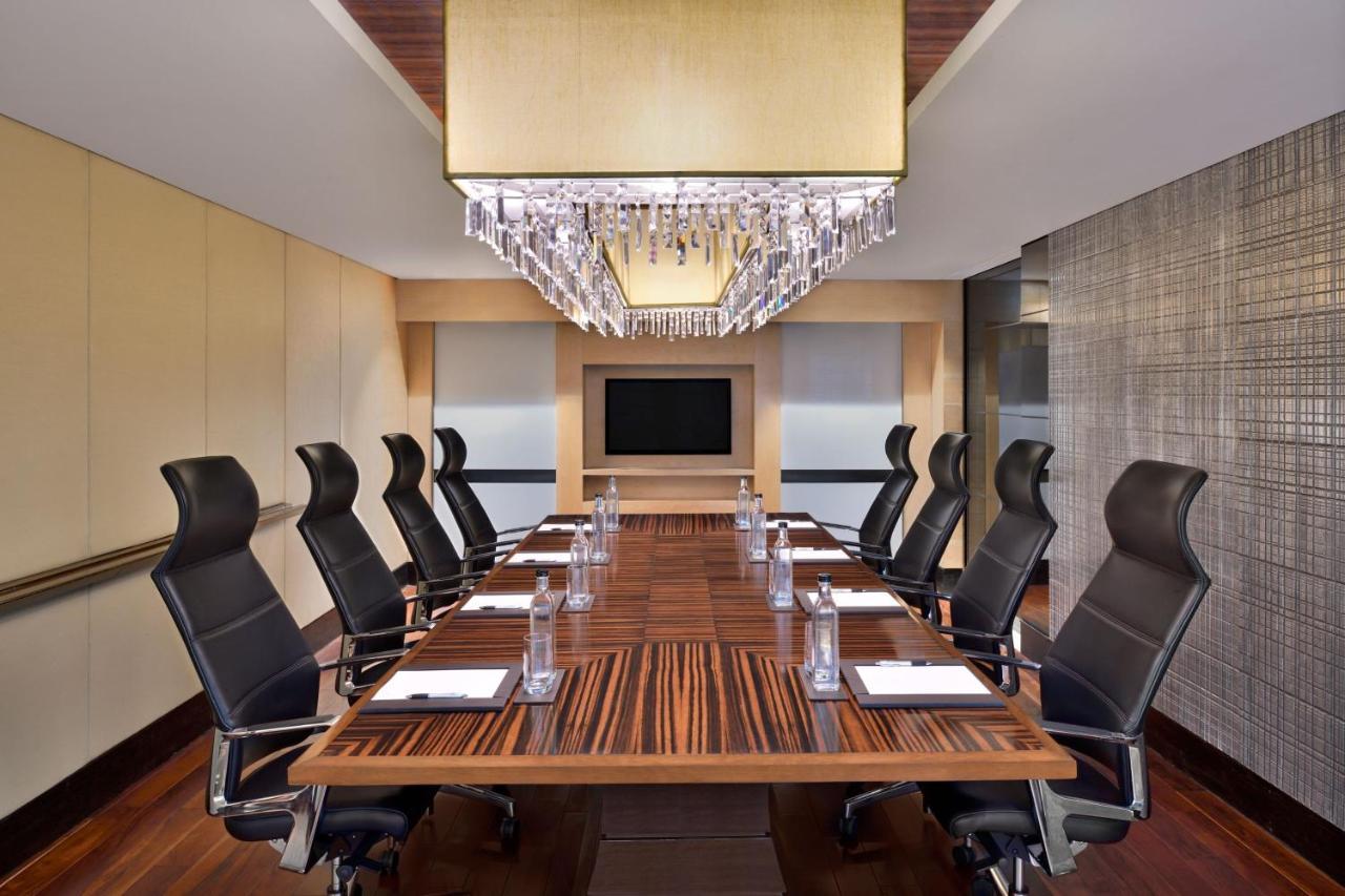 Jw Marriott Hotel New Delhi Aerocity Εξωτερικό φωτογραφία Boardroom at The Westin Mumbai International Airport