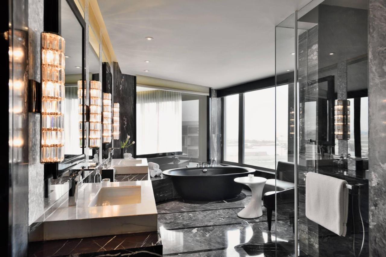 Jw Marriott Hotel New Delhi Aerocity Εξωτερικό φωτογραφία Bathroom