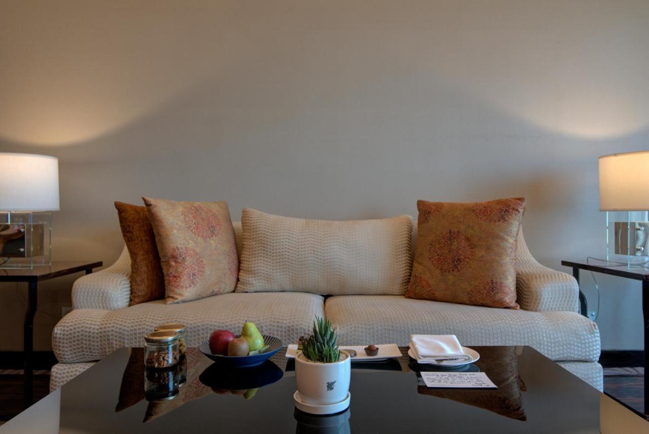 Jw Marriott Hotel New Delhi Aerocity Εξωτερικό φωτογραφία A sofa