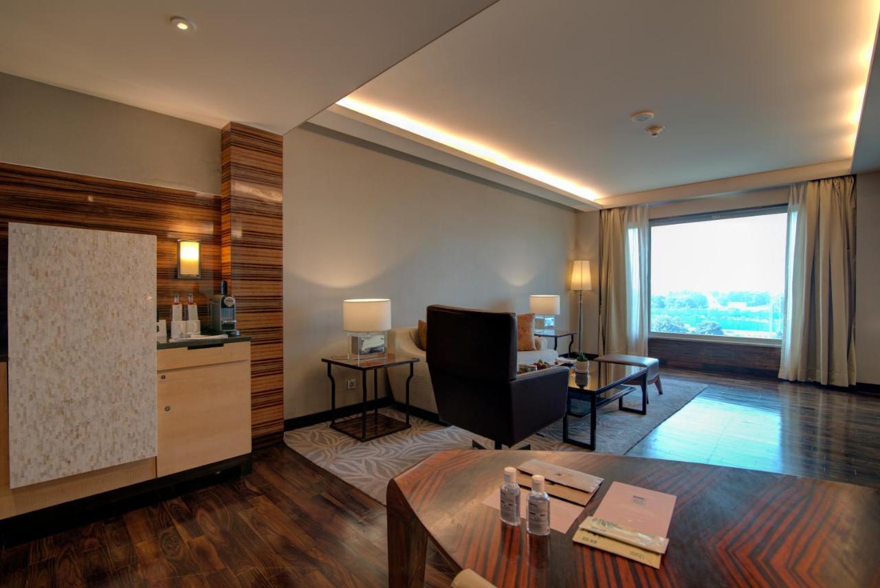 Jw Marriott Hotel New Delhi Aerocity Εξωτερικό φωτογραφία A suite at the hotel