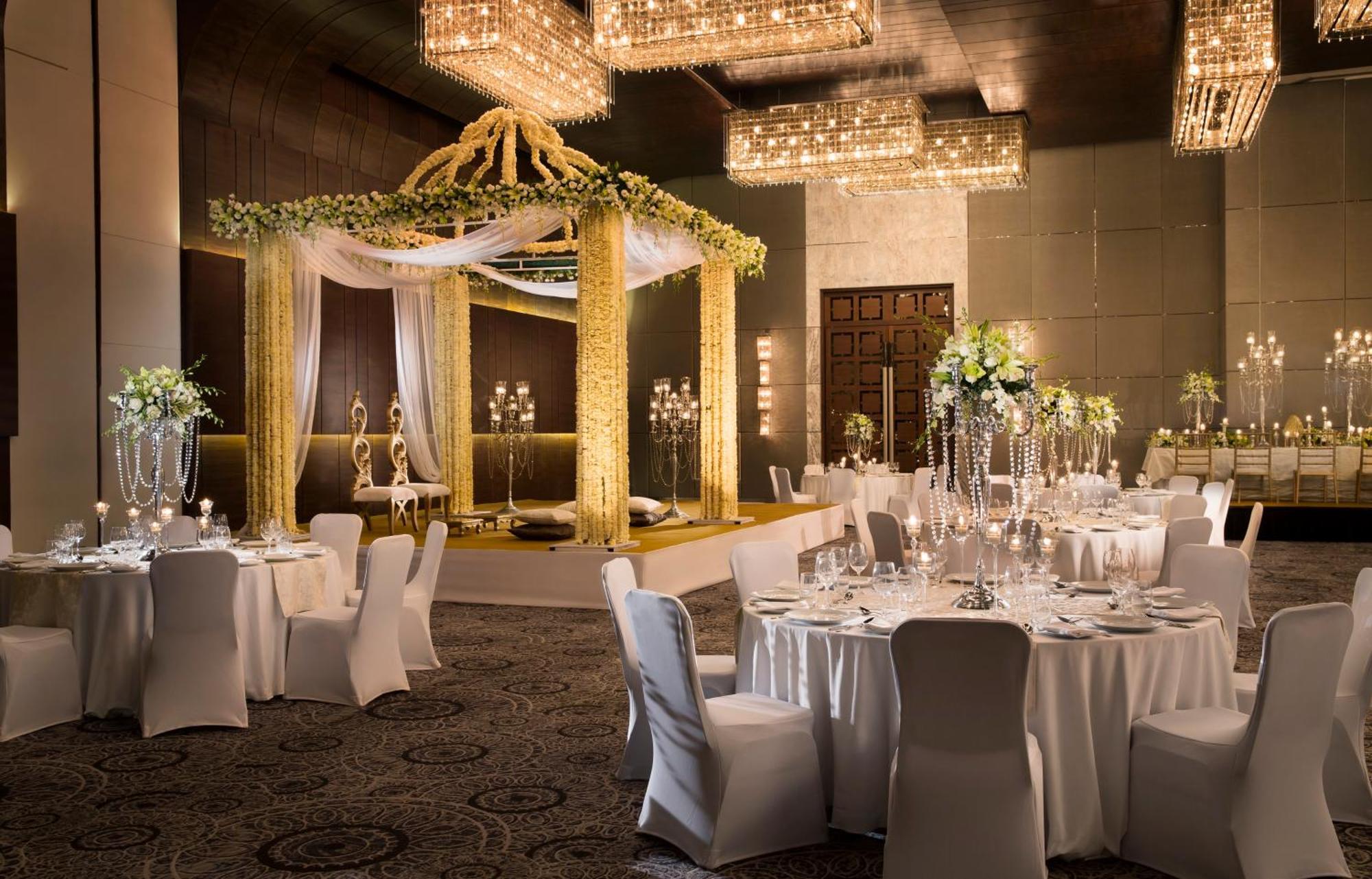 Jw Marriott Hotel New Delhi Aerocity Εξωτερικό φωτογραφία Wedding reception at the Taj Mahal Palace, Mumbai