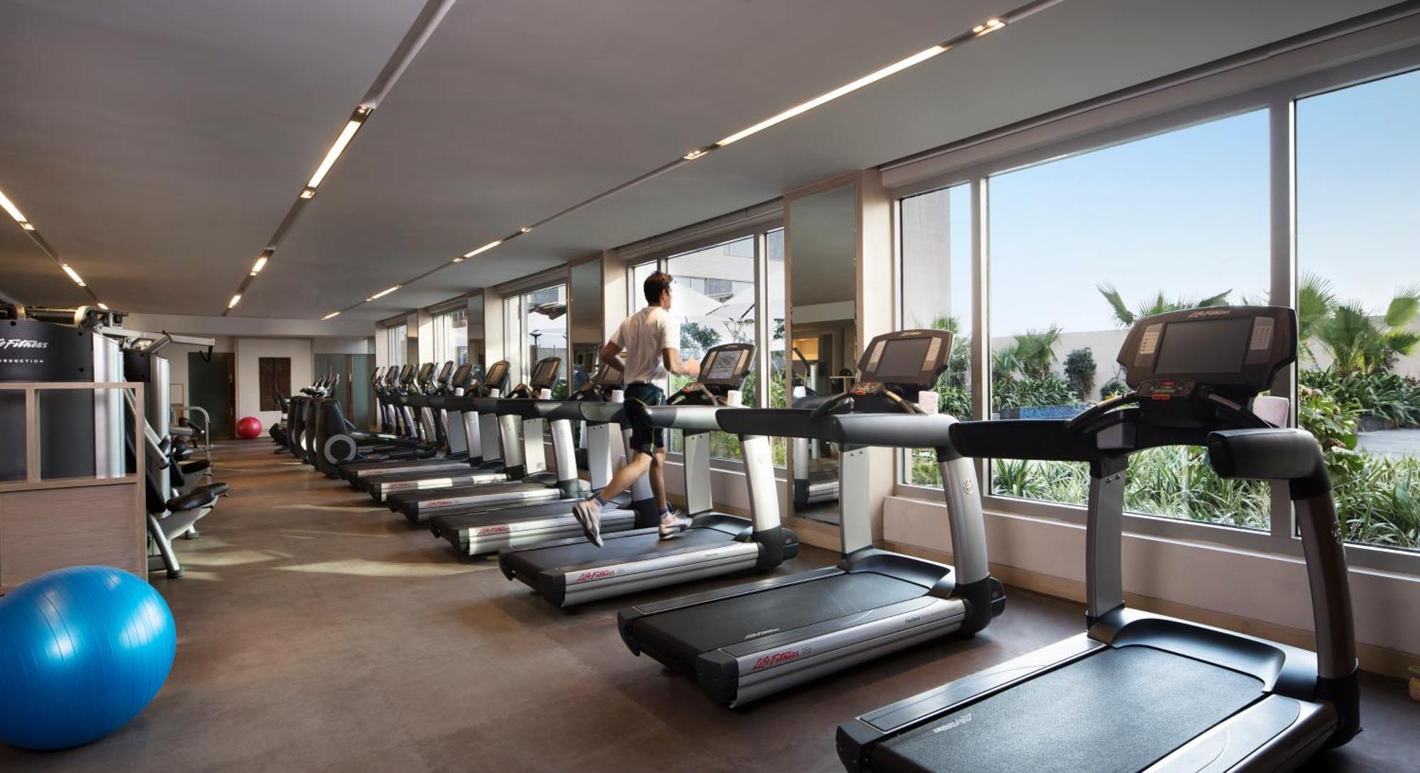 Jw Marriott Hotel New Delhi Aerocity Εξωτερικό φωτογραφία The gym at the hotel
