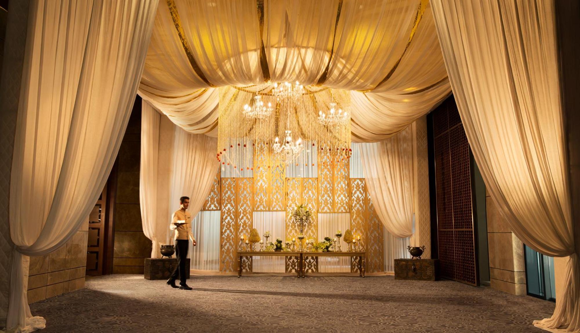 Jw Marriott Hotel New Delhi Aerocity Εξωτερικό φωτογραφία The lobby of the Ritz-Carlton, Dubai
