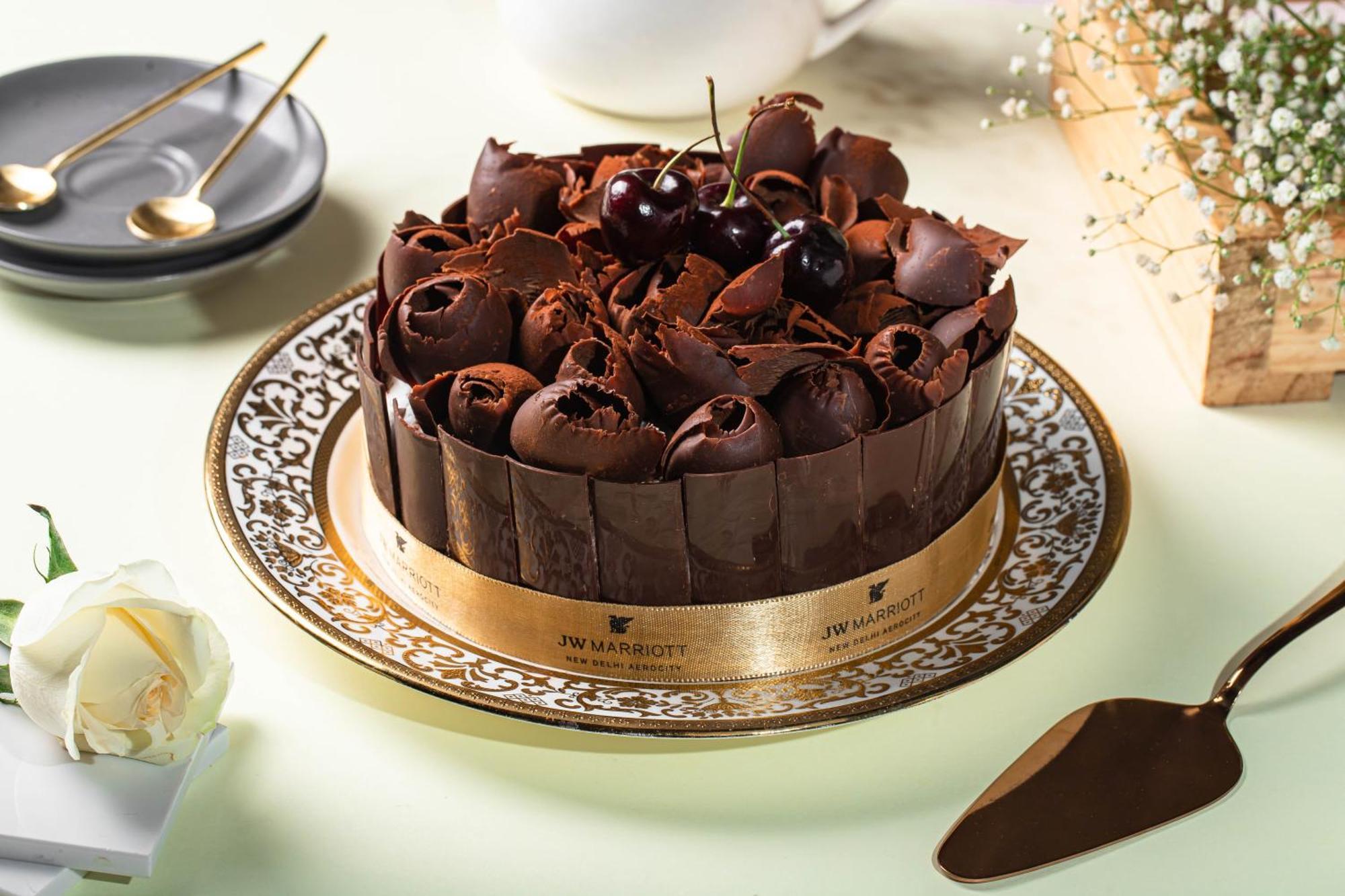 Jw Marriott Hotel New Delhi Aerocity Εξωτερικό φωτογραφία A chocolate cake