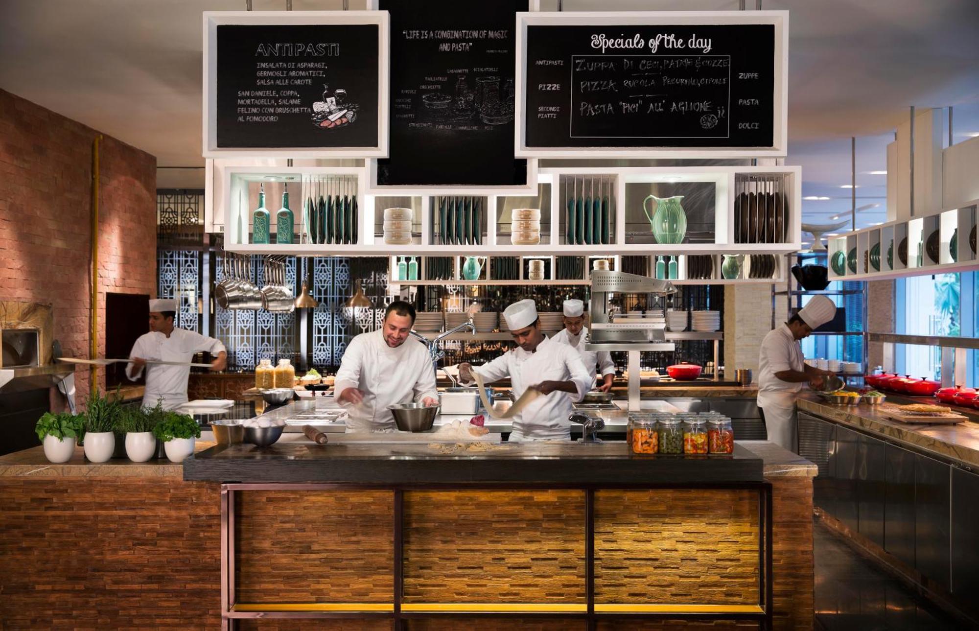 Jw Marriott Hotel New Delhi Aerocity Εξωτερικό φωτογραφία The kitchen at the restaurant
