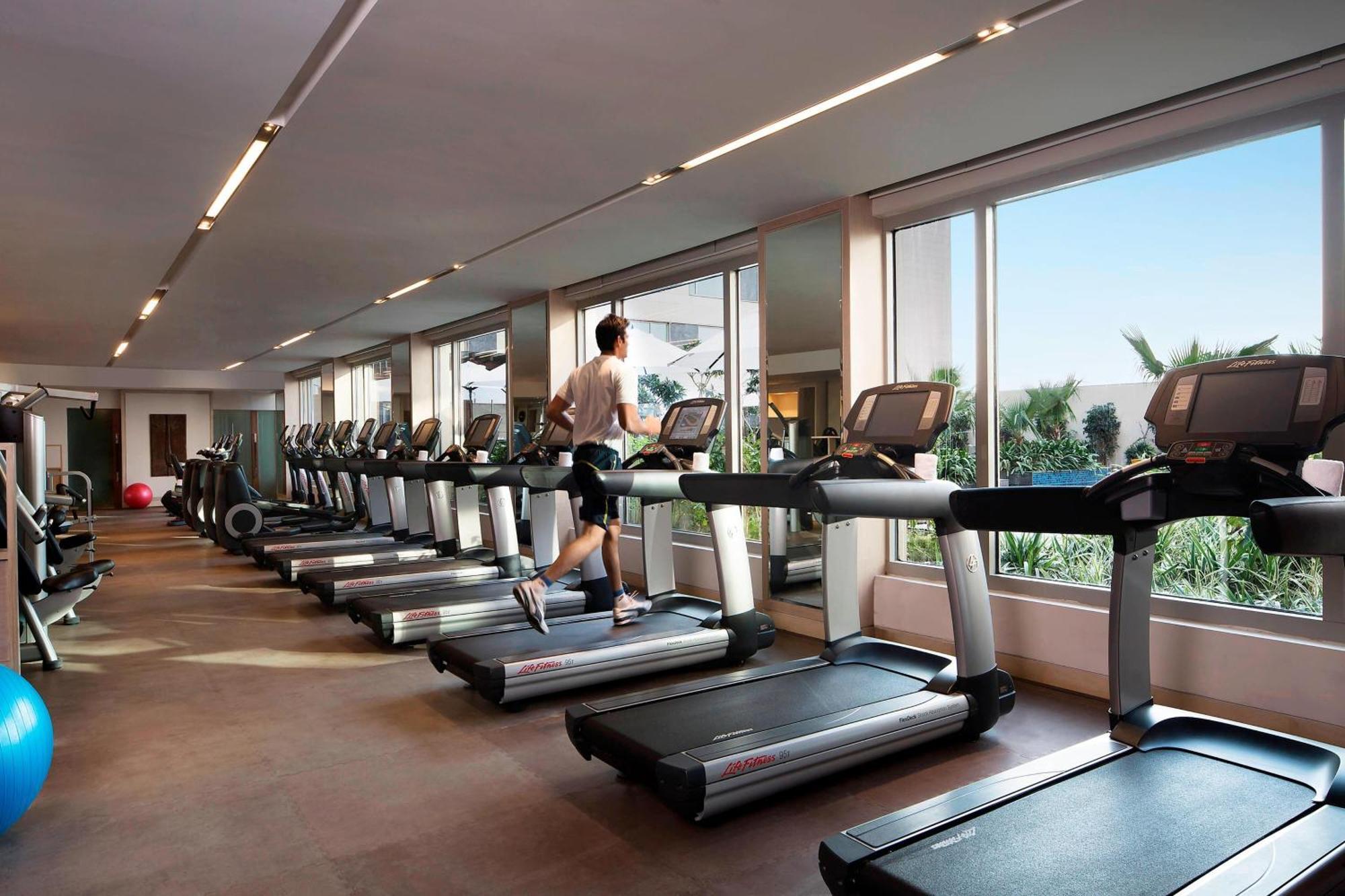 Jw Marriott Hotel New Delhi Aerocity Εξωτερικό φωτογραφία The gym at the hotel
